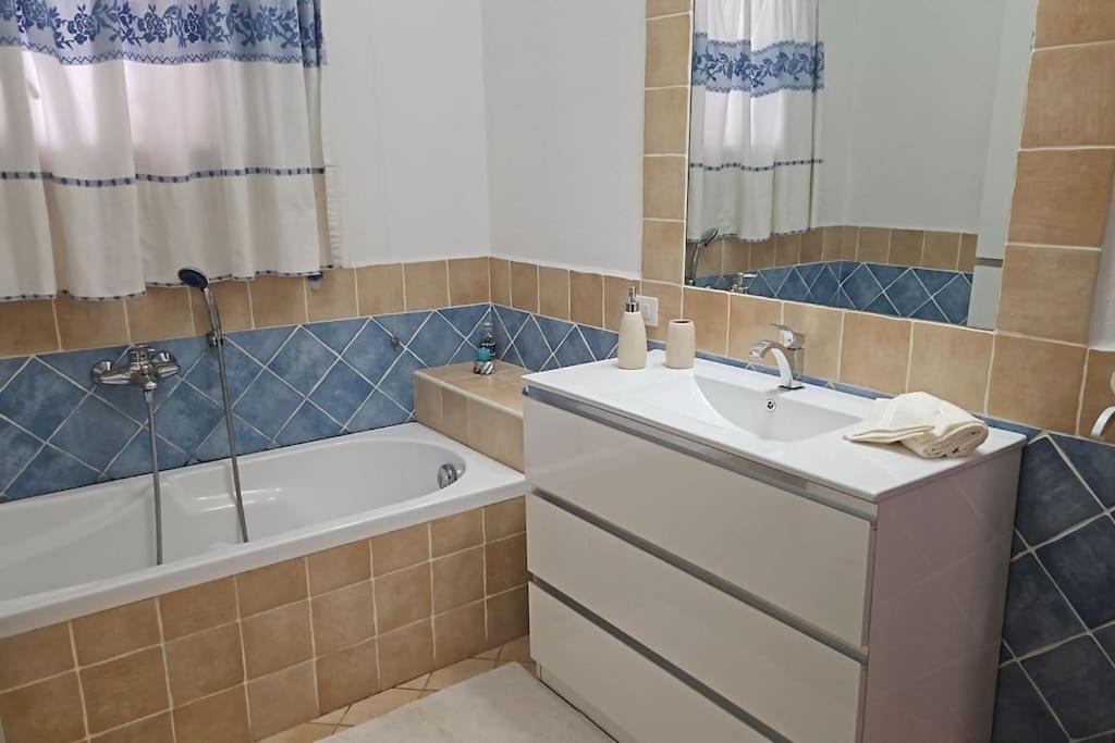 Apartamento Attico Anais Loiri Porto San Paolo Exterior foto